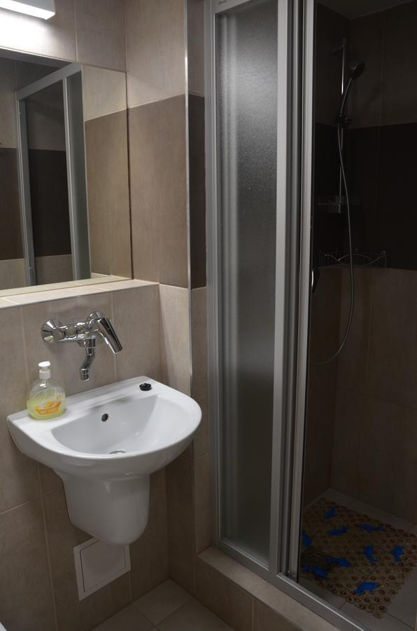 Babilon Hostel Krakow Bagian luar foto